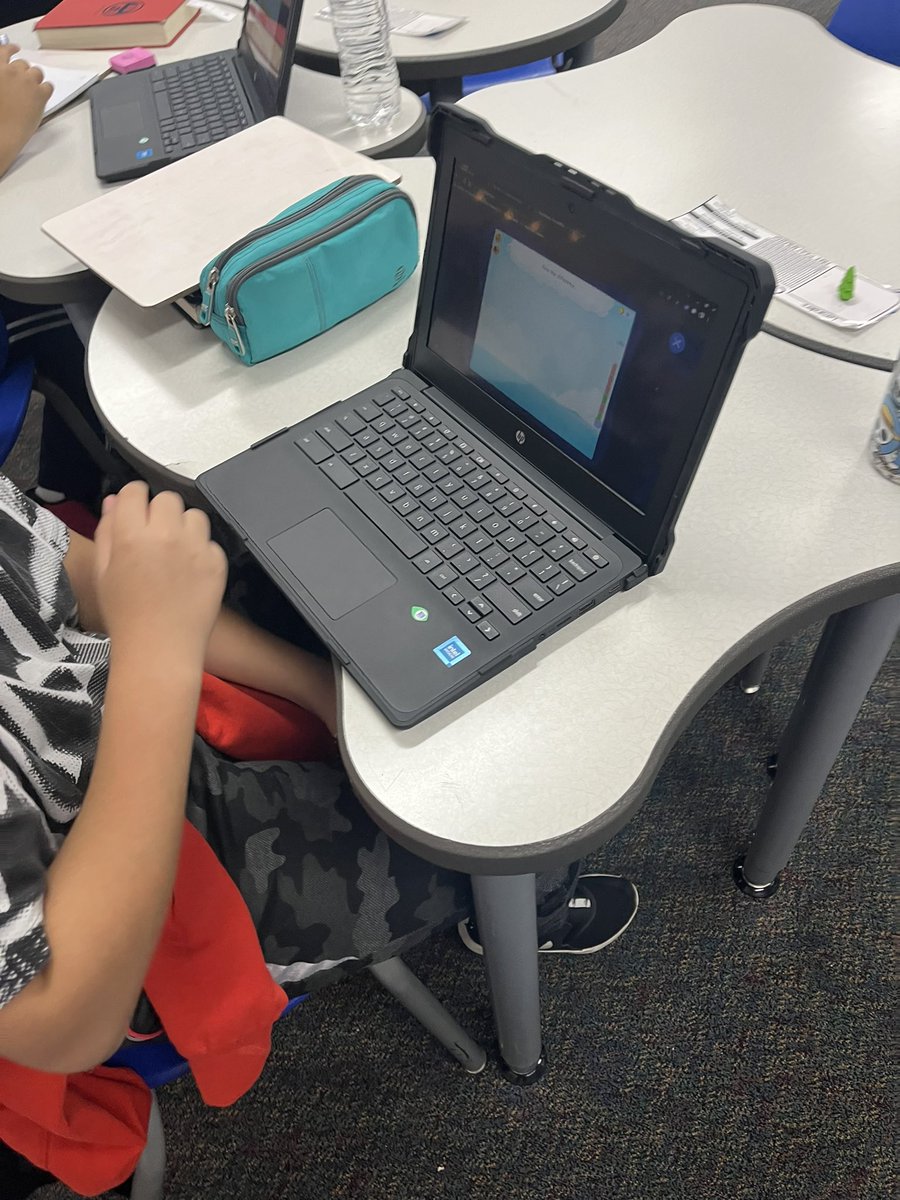 OConnell5th's tweet photo. Preparing for our fractions test next week with partner games and splash learn! @WegienkaWildcat https://t.co/9S0RkFliRs