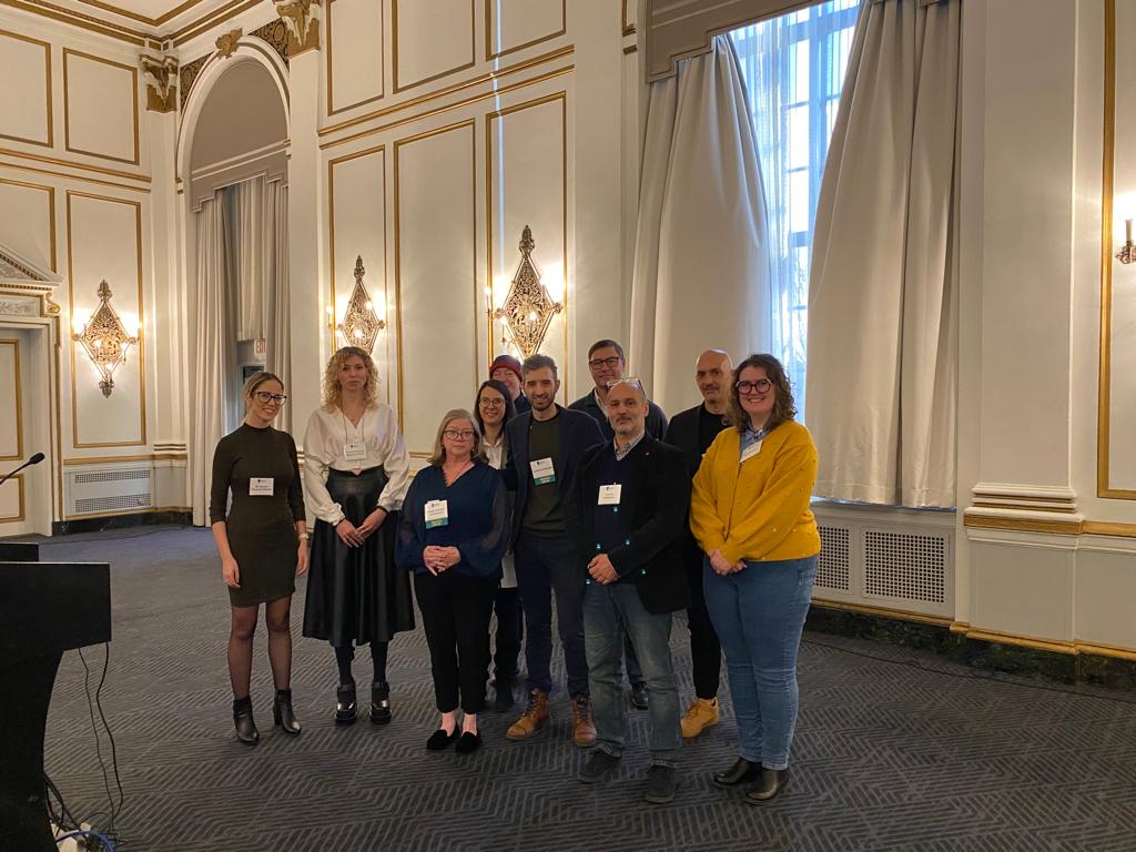 Here is a lovely photo of the speakers in the session I was part of ("Manners and Etiquette"). I'm the very bright one in yellow :P