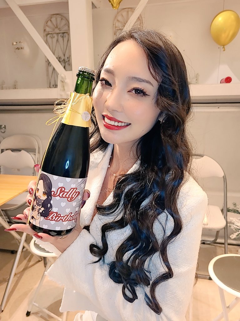 page0607dragon's tweet photo. @sally_meow1122 11月22日お誕生日おめでとうございます‼️
珍しい布多めの衣装🤍Sallyちゃんの歌声最高でした泣
フライング気味に到着したまでは良かったんですがすっかりSallyセット忘れましたw次回
🎤🎼🪕🐯🤍🍒🎁🎂🎉
#SallyMeow
#partyonSally
#本日のサリー
#SallyBirthday1122 https://t.co/qFuTpxZryb