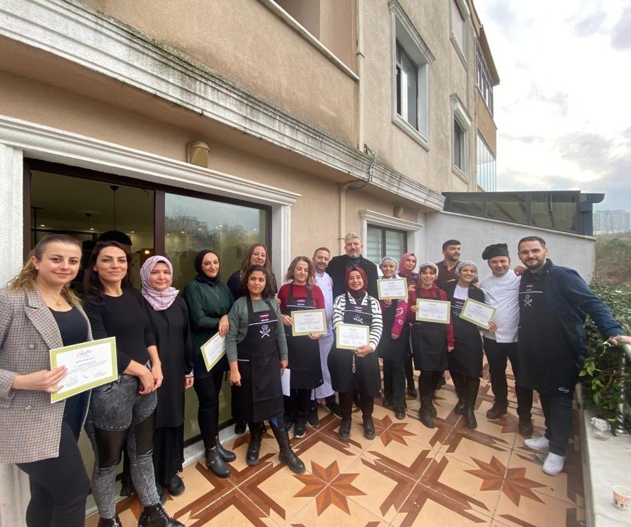 Öğretmeniyle Güzel İstanbul Projesi kapsamında düzenlenen 24 Kasım Öğretmenler Günü 'İtalyan Pizza Yapımı Workshop' çalışması yapıldı.🍕

#öğretmenizheryerdeyiz 
<a href="/tcmeb/">Millî Eğitim Bakanlığı</a> <a href="/memleventyazici/">Levent Yazıcı</a> <a href="/muratgozudok1/">Murat Gözüdok</a>