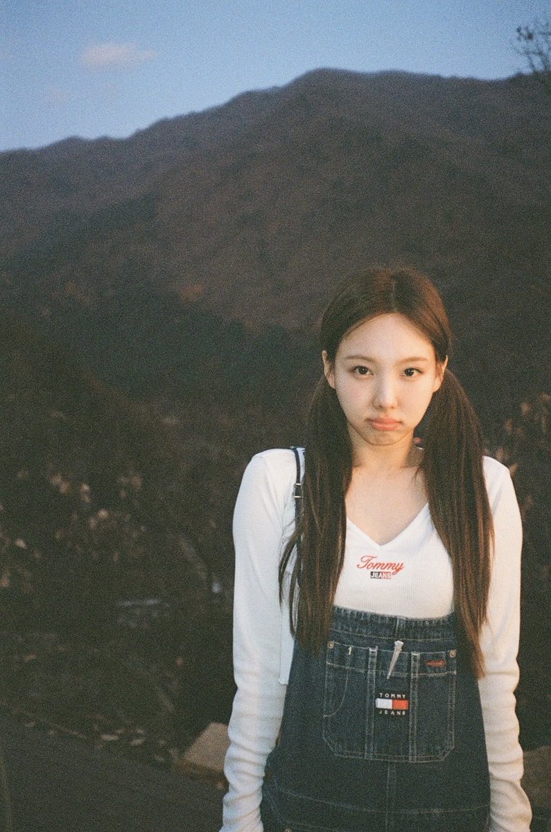 imnayeonarchive's tweet photo. loml <3 https://t.co/nX064e8bEJ