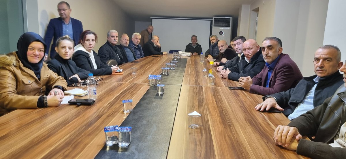 Haftalık Olağan #Yönetim toplantımızı ilçe Binamızda Gerçekleştirdik. 
✅İlçe Başkanımız Mustafa Koral ve İlçe Yönetimi, İl Yöneticimiz Büşra Özbay,
Kadın Kolları Başkanımız Pınar Yolcu Sekmen, Gençlik Kolları Başkanımız İbrahim Acar ile toplantımızı icra ettik.
#AKPartiBaşiskele