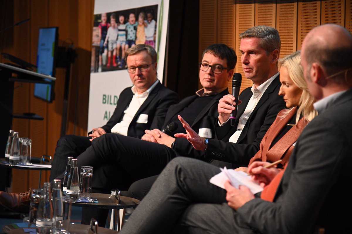 Fröbel (hier nicht mehr aktiv) (@froebelev) on Twitter photo „Wir brauchen einen #DigitalpaktKita, jetzt!“. Bildungsakteure <a href="/KleineForscher/">(ehem.) Stiftung Haus der kleinen Forscher</a>, <a href="/FROEBELeV/">Fröbel (hier nicht mehr aktiv)</a> & <a href="/didactaDIGITAL/">Didacta Verband</a> appellieren an die Politik und fordern mehr Kompetenz, Anerkennung und Ausstattung von Kitas mit digitalen Medien. froebel-gruppe.de/aktuelles/news… „Wir brauchen einen #DigitalpaktKita, jetzt!“. Bildungsakteure <a href="/KleineForscher/">(ehem.) Stiftung Haus der kleinen Forscher</a>, <a href="/FROEBELeV/">Fröbel (hier nicht mehr aktiv)</a> & <a href="/didactaDIGITAL/">Didacta Verband</a> appellieren an die Politik und fordern mehr Kompetenz, Anerkennung und Ausstattung von Kitas mit digitalen Medien. froebel-gruppe.de/aktuelles/news…