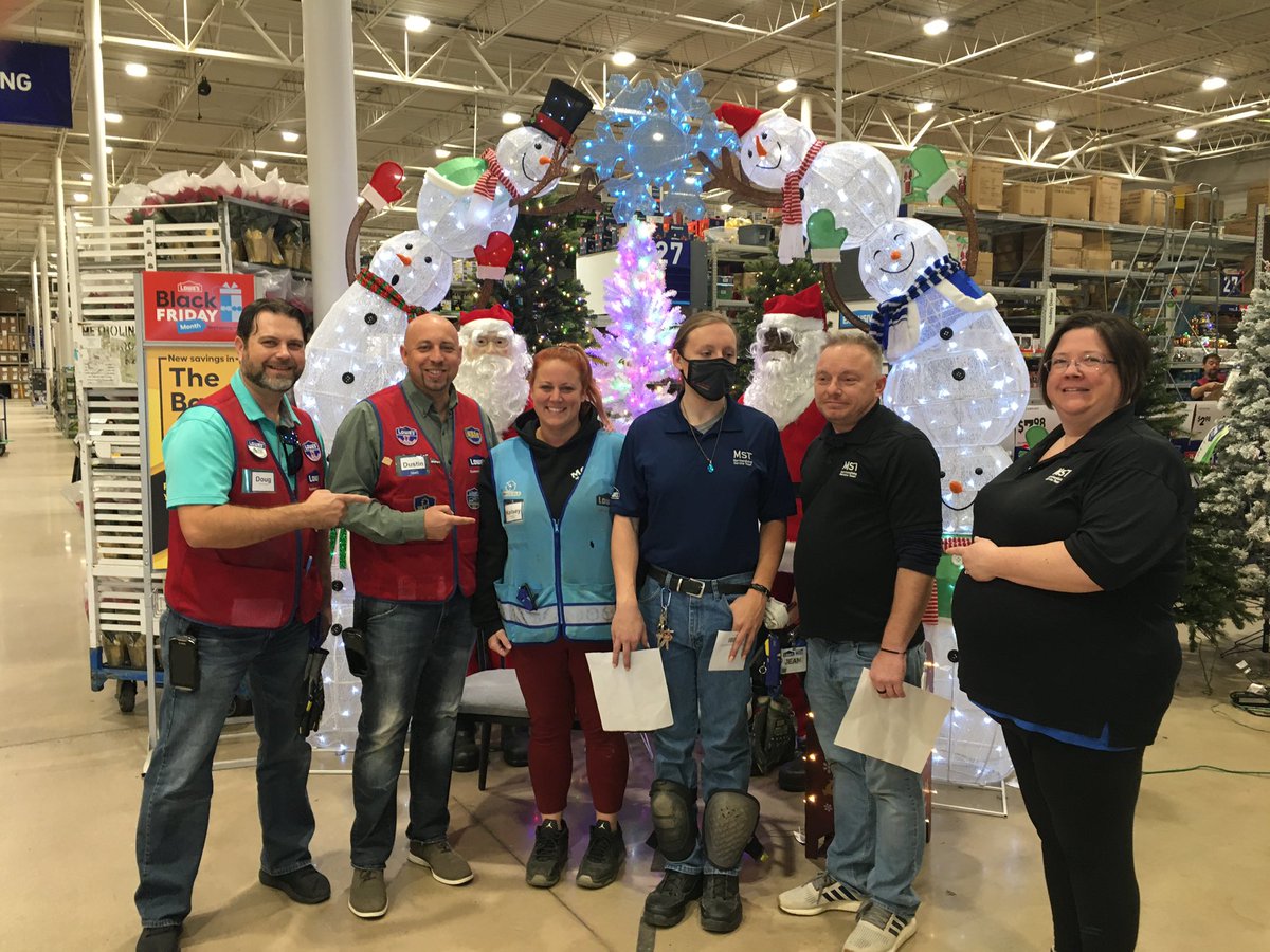 #R1RocksBF 471 great recognition for Jean and Kelsey <a href="/BenitoKomadina/">Benito.Komadina@Lowes</a> <a href="/DustinCornell5/">Dustin Cornell</a> <a href="/DougThomas0471/">Doug Thomas</a> @MikeJDemps <a href="/MYoungsonLowes/">Michael Youngson</a>