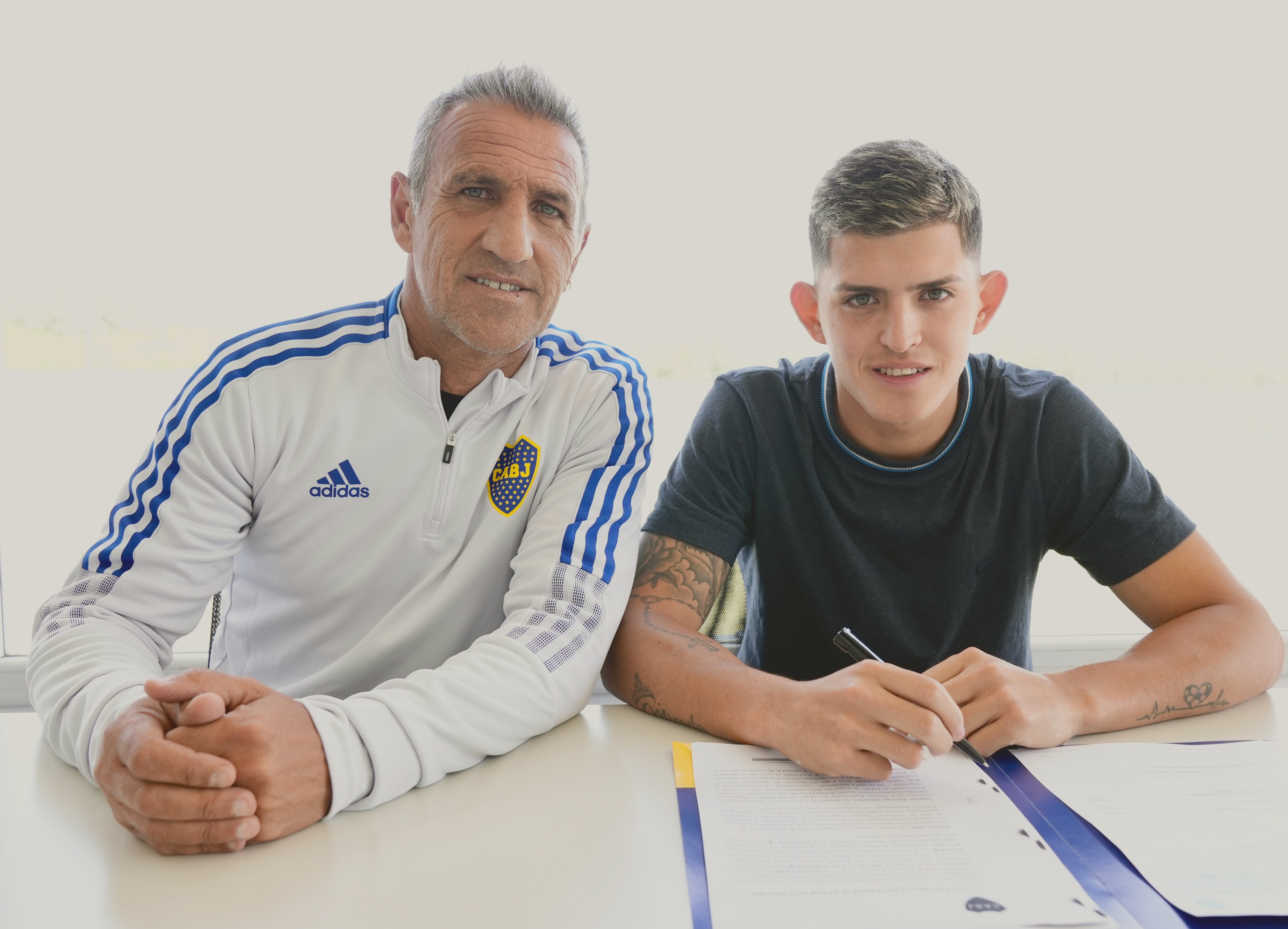 Boca Juniors on Twitter: "✍️ El delantero Federico Arnaldo Aguirre y el volante Julián Matías Carrasco, ambos de la categoría 2002, firmaron su primer contrato como profesionales hasta diciembre 2026, junto a