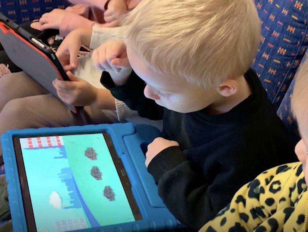 For our Swedish speakers a new InTouch paper on young children, iPads &amp; play led by visiting Research Fellow <a href="/robonemanmob/">Robin Samuelsson</a> Robin Samuelsson is featured on STV2 The World of Science: tinyurl.com/yc7fybbx  full paper (in Eng.): 10.1080/17439884.2022.2141252