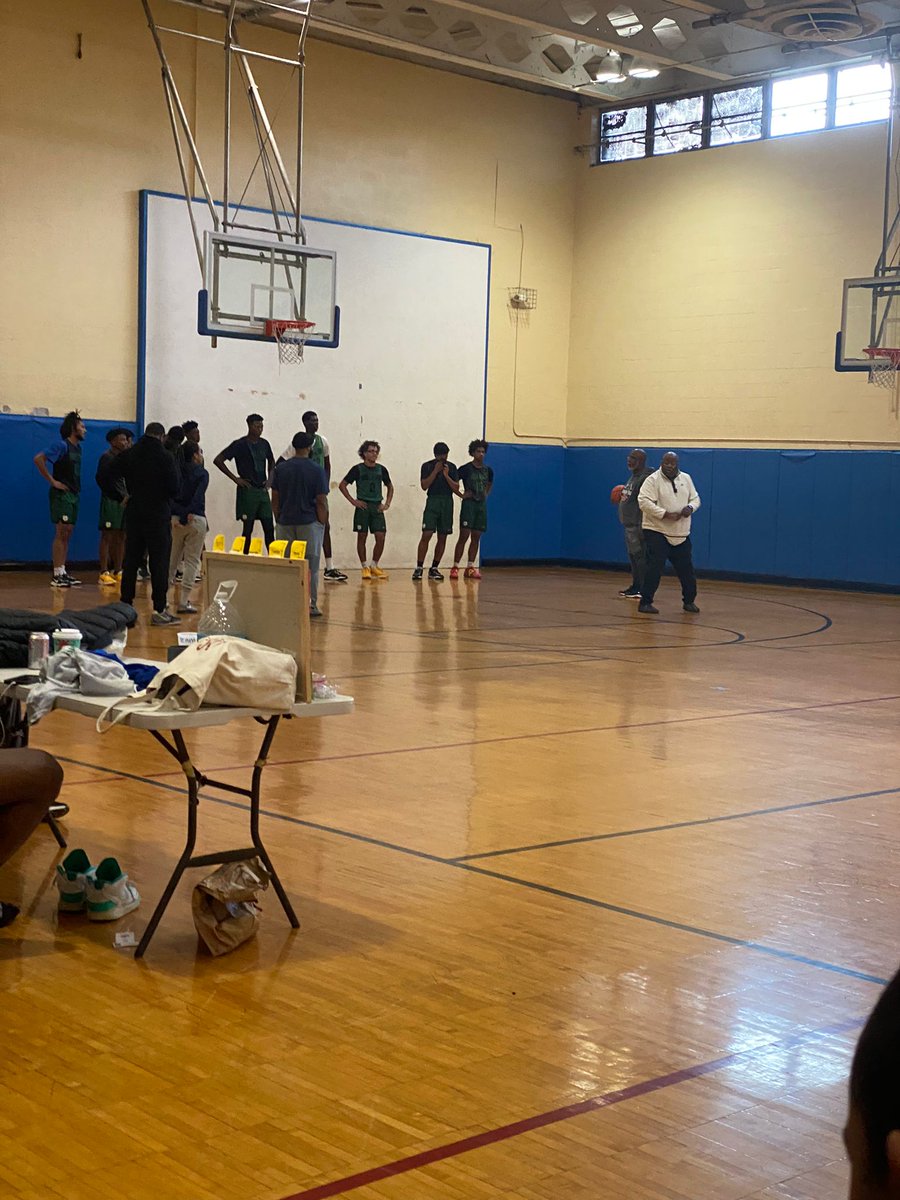 CBACADEMYSPAIN's tweet photo. Hoy despertamos con muchas ganas de conocer el mundo del baloncesto americano. 1🛑The Patrick School en Nueva Jersey para ver al ex compañero de la CBA, Assane. Este Instituto americano cuenta con Kyrie Irving entre sus antiguos alumnos!
#usatour22🇺🇸
#CBAcademy
#CBAmethod https://t.co/TJ7j2TAz6h