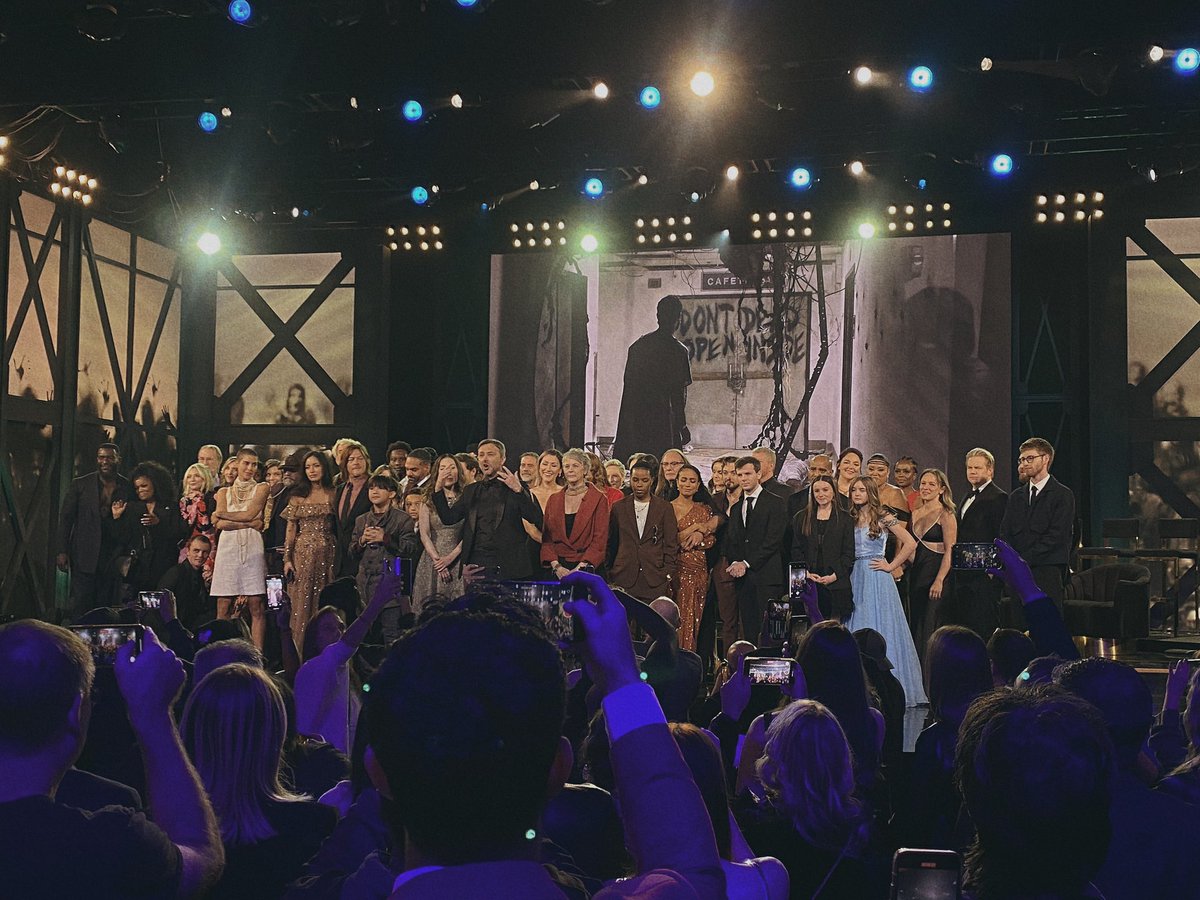 sorrypookiee's tweet photo. best night of my life. #twd https://t.co/V4G5uGvvjx