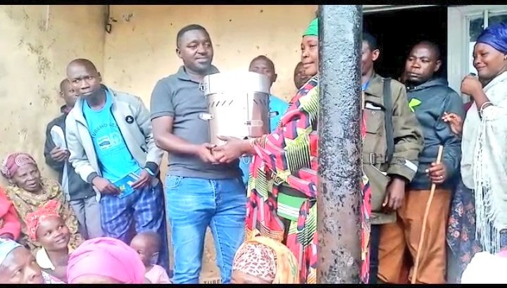 CyanzarweSector's tweet photo. Umunyamabanga Nshingwabikorwa w'Umurenge wa Cyanzarwe yagarutse ku kamaro ka rondereza mu kugabanya ibicanwa n'imyuka ihumanya ikirere anabibutsa kwitabira gahunda za Leta zieimo Musa,isuku no kubumbatira umutekano. @RwandaLocalGov @EnvironmentRw @REMA_Rwanda https://t.co/lhd5LUkcLa