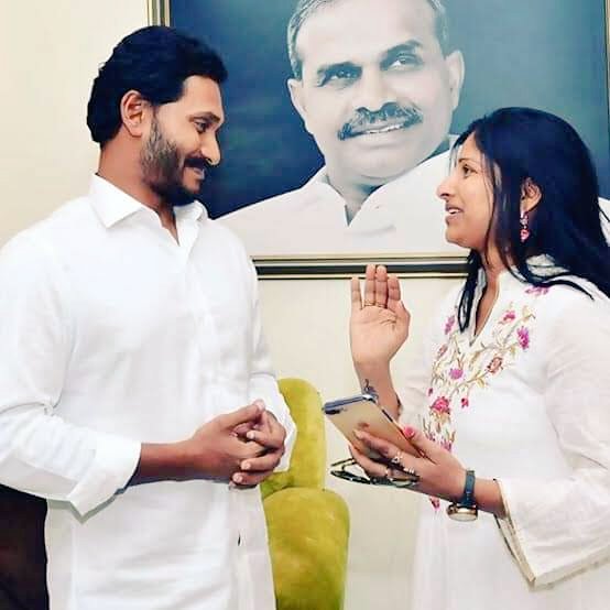 GOPI9288's tweet photo. Hearty Congratulations💐 to #Mangli Garu on being appointed as #Director of #SVBC (Sri Venkateswara Bhakti Channel). 
#MangliSinger #manglisongs #GopiRathod #SevalalSenaIncharge https://t.co/IUsrSSpWML