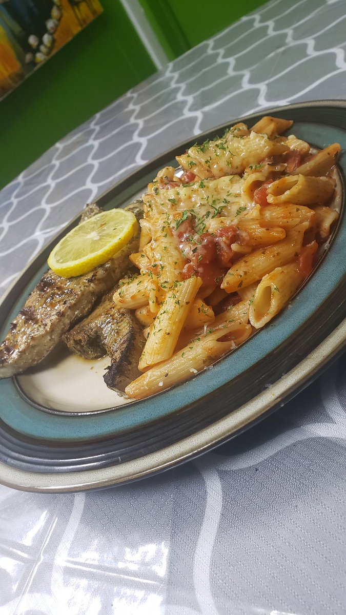 Its lunch time.. talk about a real bajan grill!!! Flame on!!! 

#seafood #grillfood #grillfish #bajanseasoned #fullofflavor #bim246 #barbados #islandinthesea #grillingingthetropics #foodlover #kingfish #rahaexperience #ilovetocook