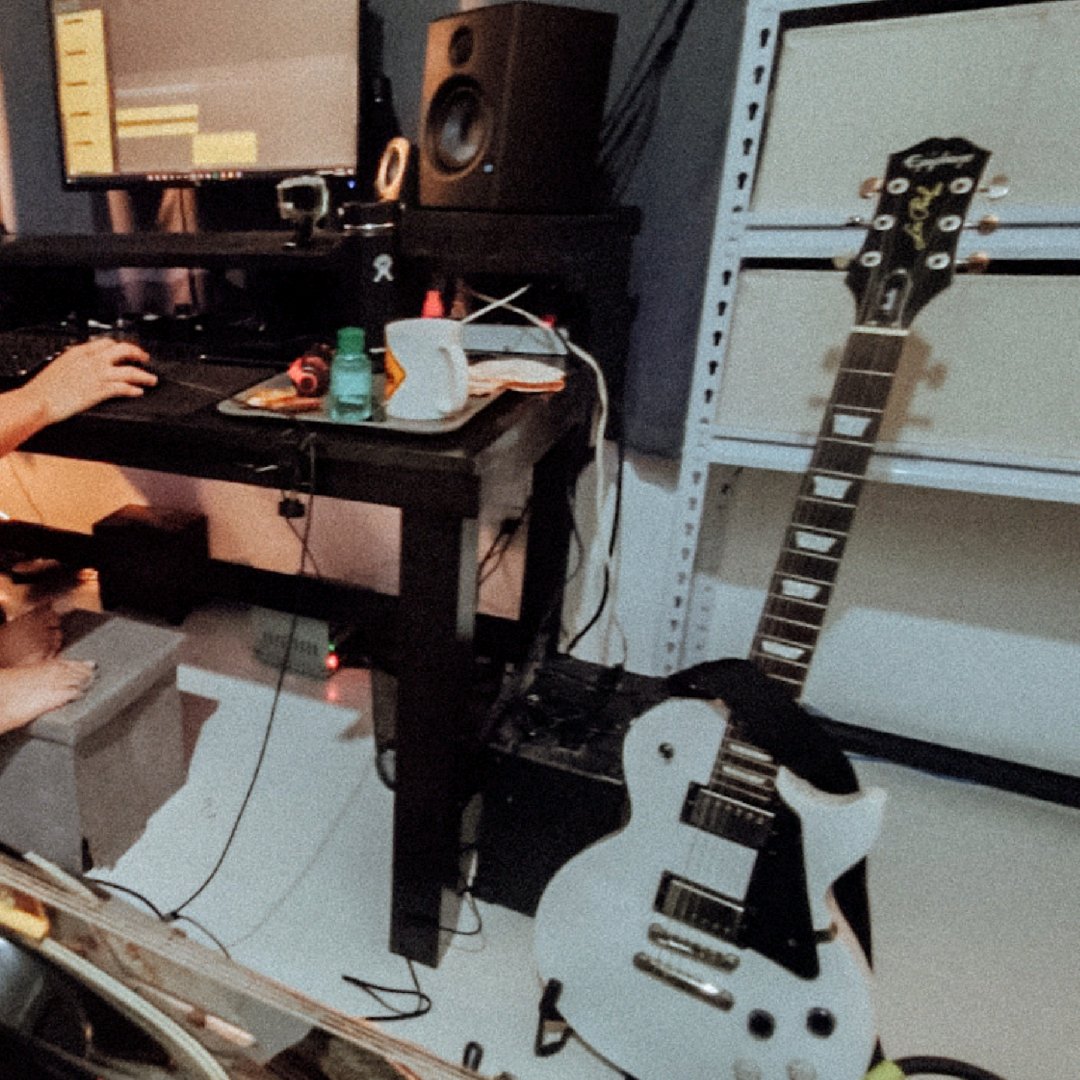 forgetfulbob's tweet photo. We've been keeping busy, working on the 2nd FBOB album with the homie Vince Enad in his home studio 🖤

We just wanted to give a quick update. We hope you guys are still with us, we can't wait to show you guys what we've been working on :') https://t.co/nsWBbCMqOP