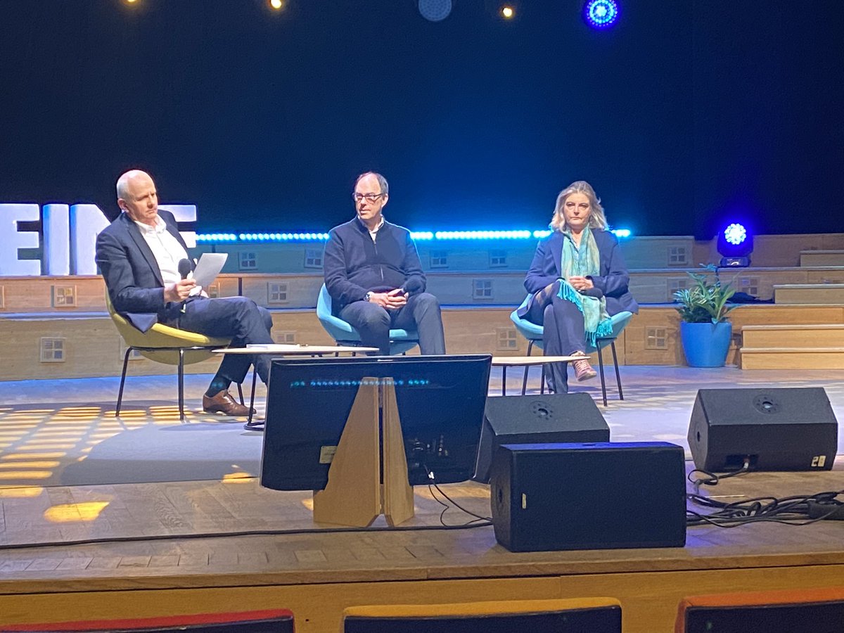 laurentguimier's tweet photo. belle discussion entre @SandrineTreiner et Nicolas Arnaud, Directeur de @INSU_CNRS, pour l'alliance -nécessaire- entre médias et connaissance #MES5 https://t.co/ERAM9AFYeh