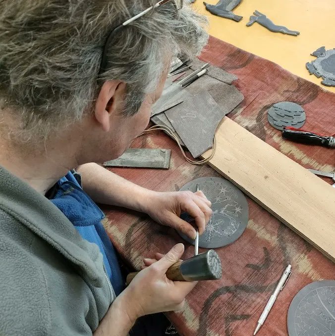 MakersWales's tweet photo. Today, Stonecarver Meic Watts gave a demonstration of his amazing skills!, 
Diolch #meicwatts

Each day our makers are in the gallery to talk about their work

#stonecarving #stone #makersgallery #craftskills
#learnaboutcraft #meetourmakers #makerswales #craftgallery #craft https://t.co/0qKo8Bd7rX