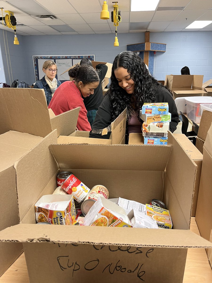 Our awesome NJHS students getting in the Thanksgiving spirit today! <a href="/KeyMiddle/">Key MS</a>