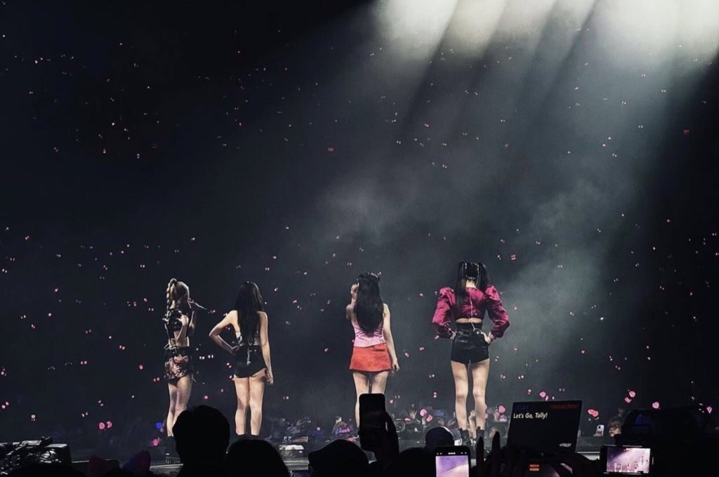 blackpinkbabo's tweet photo. BLACKPINK https://t.co/3beNkhqUwj