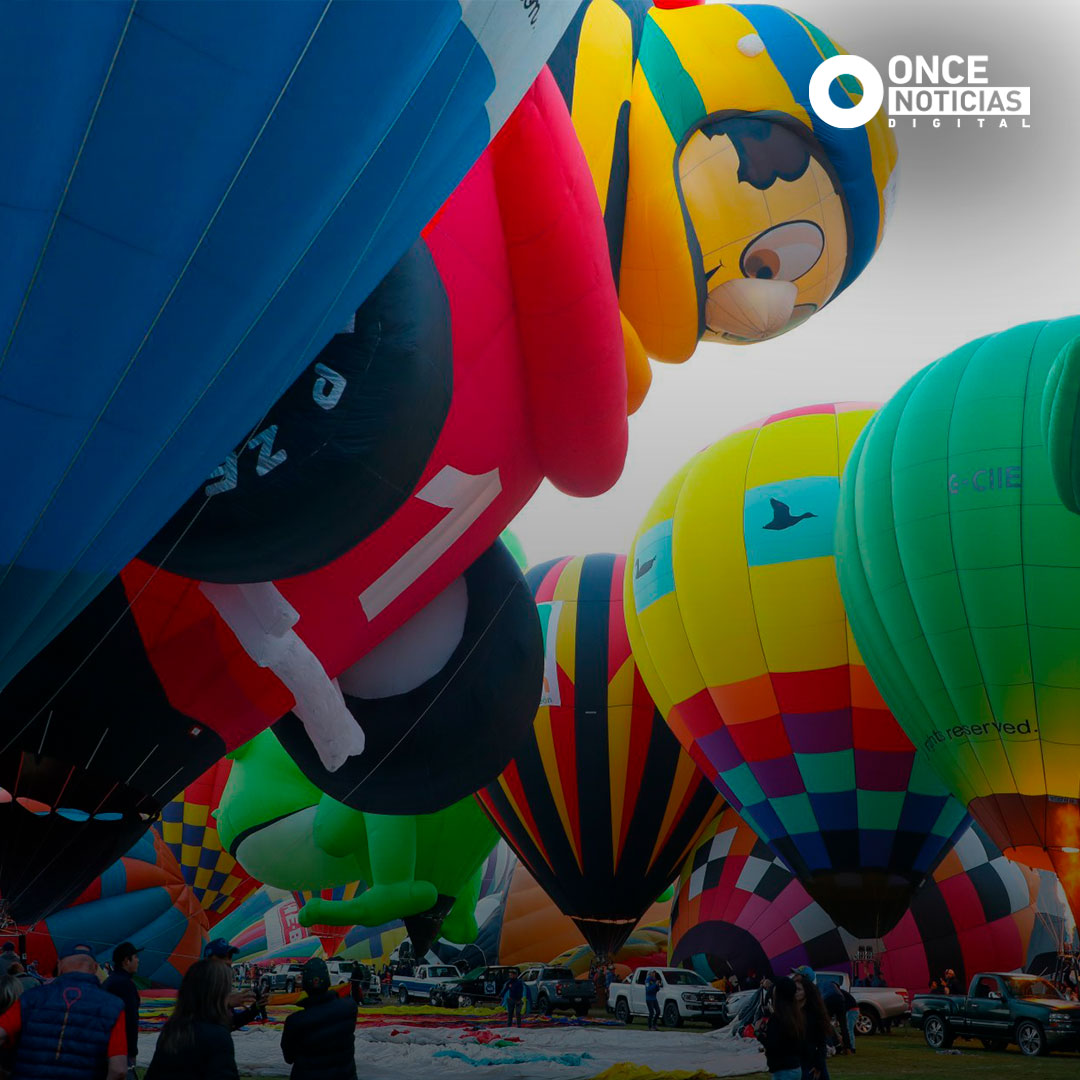 OnceNoticiasTV's tweet photo. 🔵 #GaleríaDelDía | El Festival Internacional del Globo, en León, #Guanajuato, convocó durante cuatro días a los mejores pilotos, a los globos mas increíbles y majestuosos, así como a cientos de turistas.

📸: Cuartoscuro
 #FIG2022✨
#OnceNoticias https://t.co/yQobn2H2TC