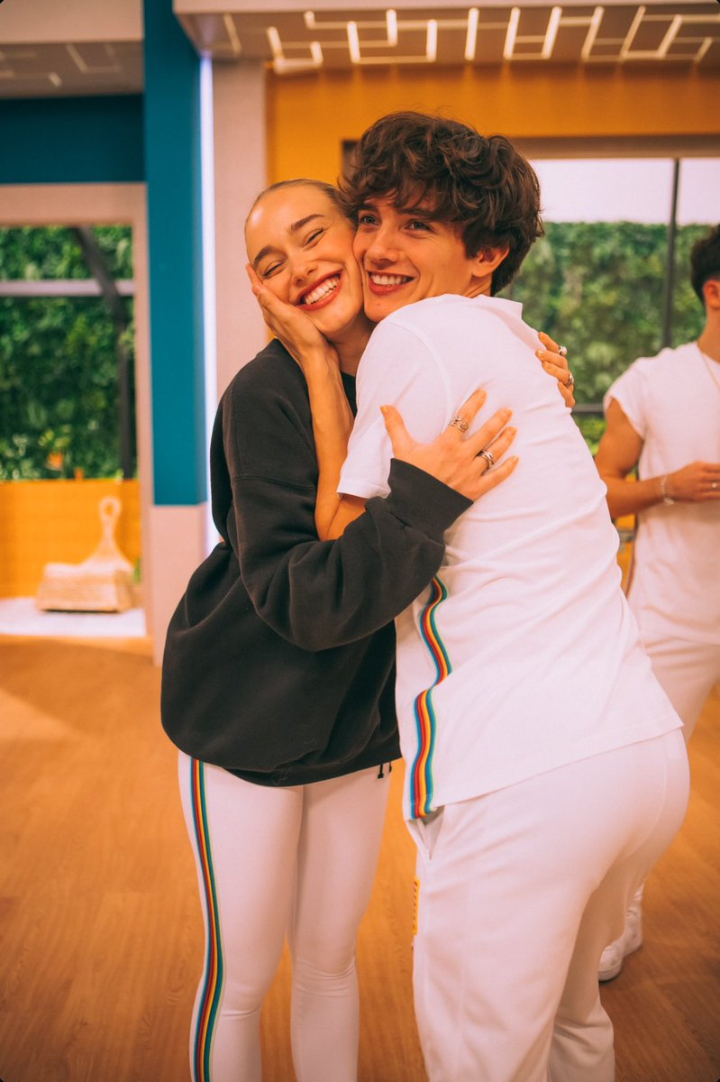NowUnitedMusic's tweet photo. Casa Feliz living up to it’s name 🏠 💕 https://t.co/TttCMwF8Zx
