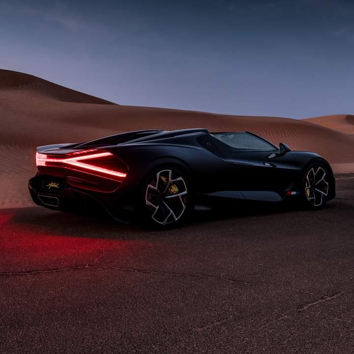 A dusk @Bugatti lightshow in the desert. The W16 MISTRAL’s luminous X-shaped taillights are an elegant reinvention of the BOLIDE’s distinct rear design. At the front, the W16 MISTRAL looks outward with a stunning three-dimensional design. 

#I🖤BUGATTI #W16MISTRAL🇦🇪

–