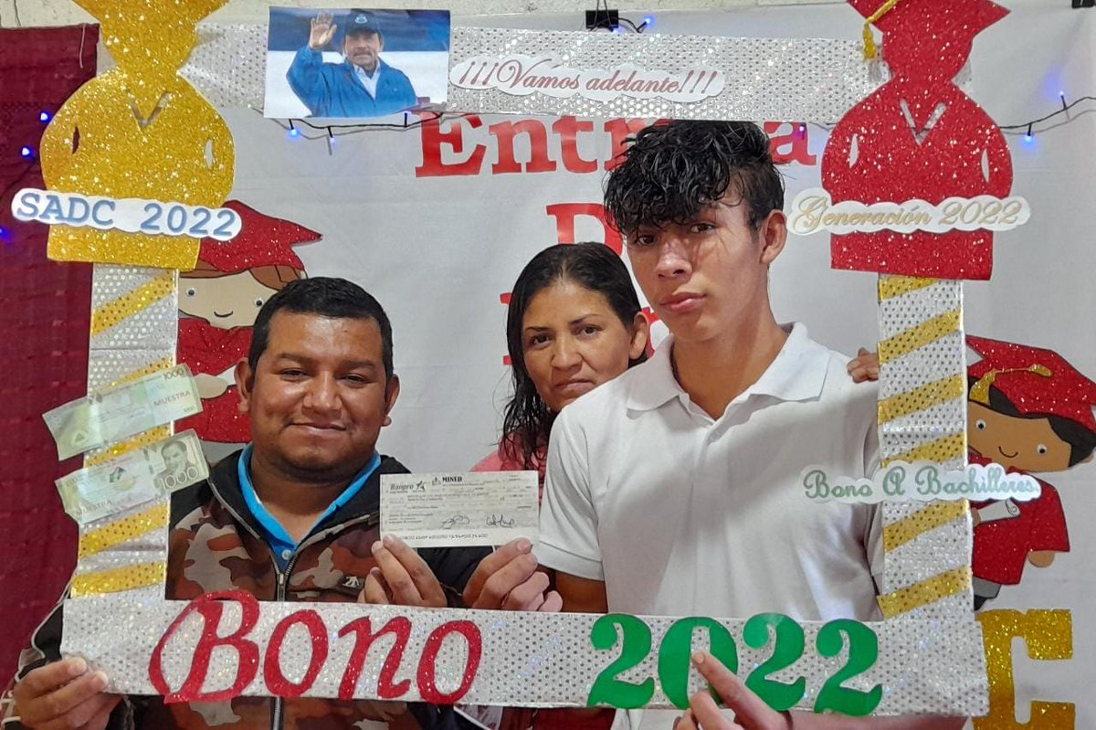 RedMadriz_'s tweet photo. #SomosRed | Entrega de Bono Complementario a Bachilleres de la Secundaria a Distancia de la Comunidad El Castillito en el municipio de Las Sabanas. 🎓 #UnidosVencemosVenceremos https://t.co/7F66eeunG1