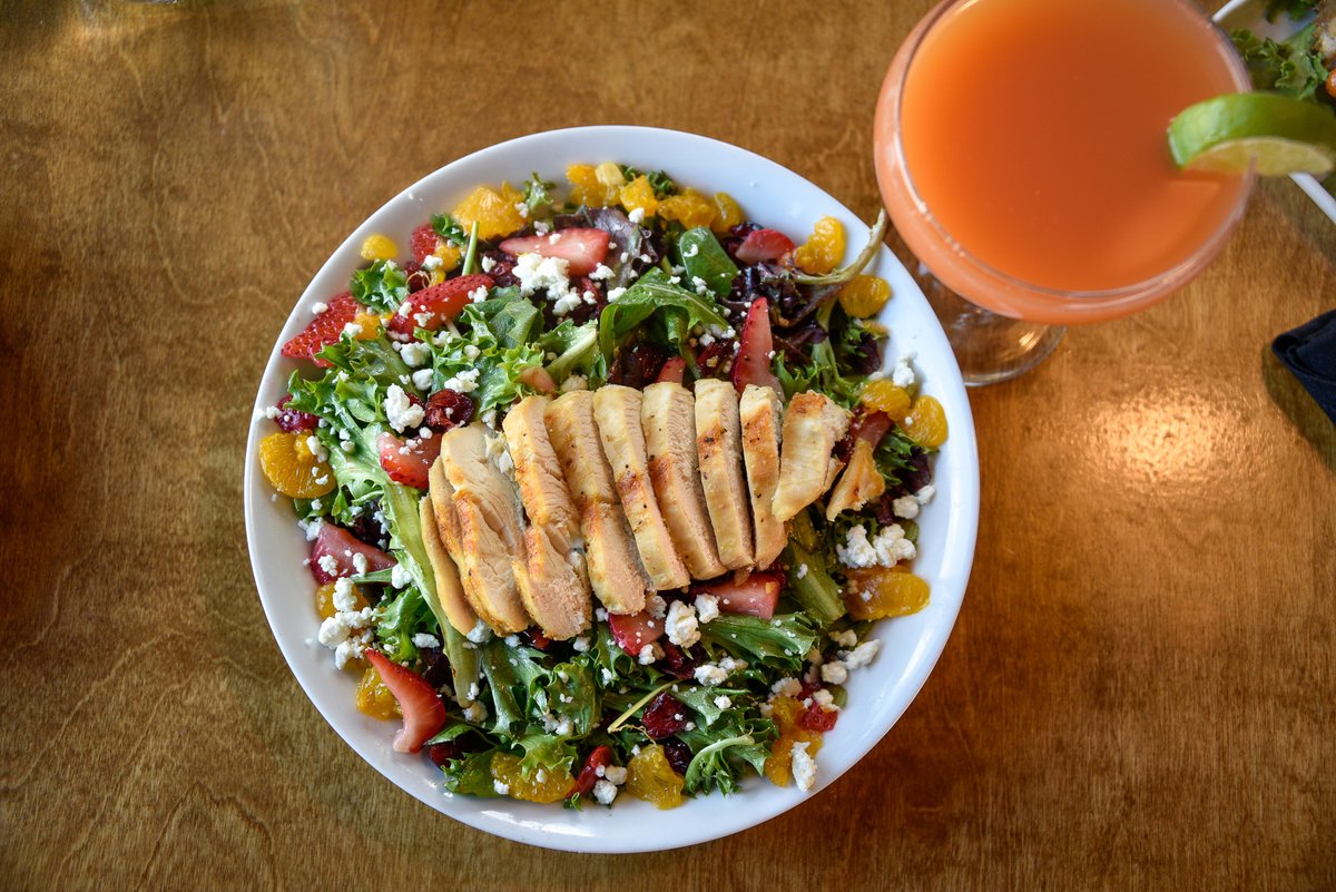 Trust us, nothing is boring about our salads. 

📸 is 'The ESG.' Grilled chicken, strawberries, oranges, cranberries, and goat cheese served in a bed of mixed greens and tossed in a balsamic dressing. 

#ESGfayetteville #FayettevilleAR #Salad #NWAeats #Dinner