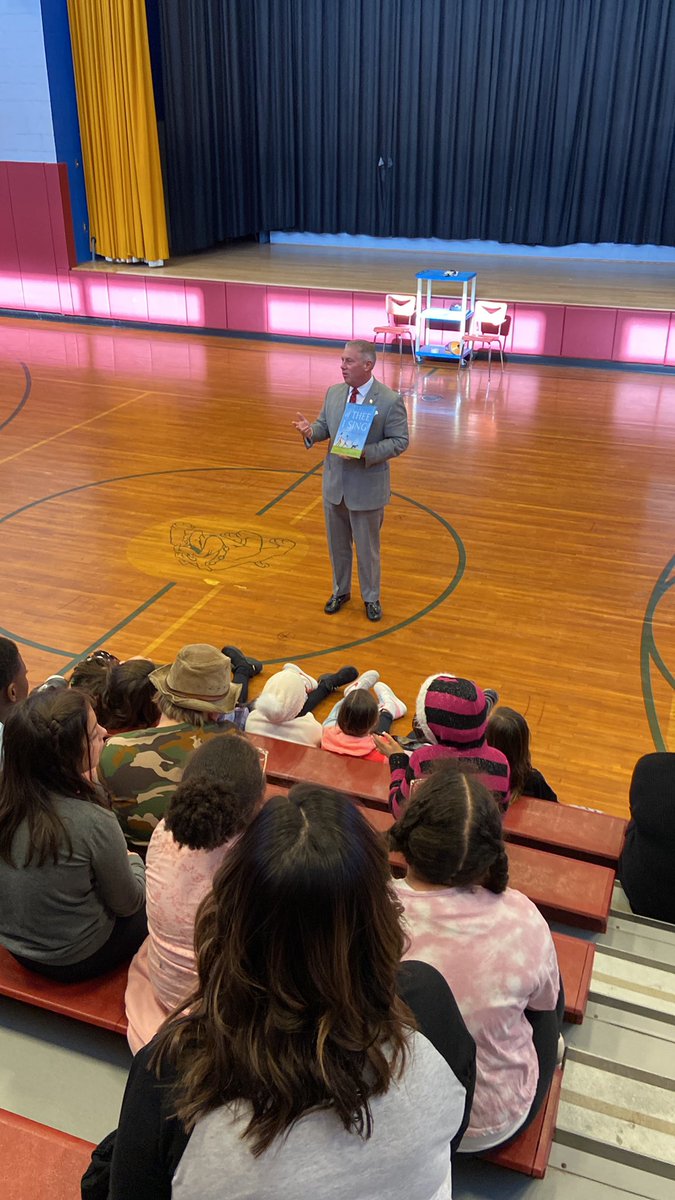 JoelleBird's tweet photo. Our Assemblyman John McDonald comes back to read Of Thee I Sing to our 5th graders #traditions https://t.co/7xMTU6Um5s
