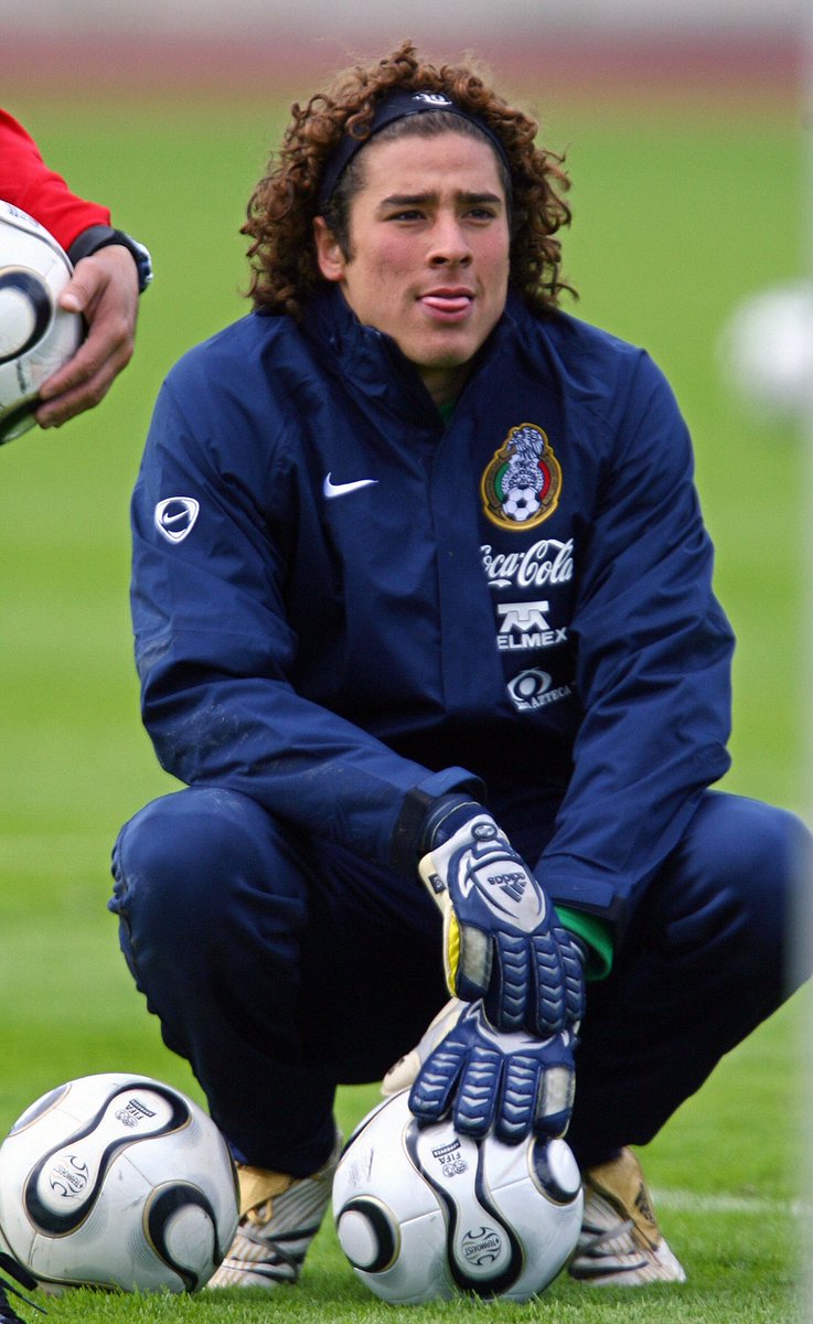 433's tweet photo. 5 World Cups and 16 years later, Guillermo Ochoa is still as strong as ever 💪 https://t.co/frgijqd0PR