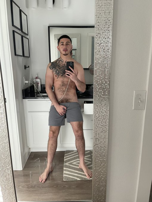 Watch Angelo's leaked NSFW photo on TwXstars