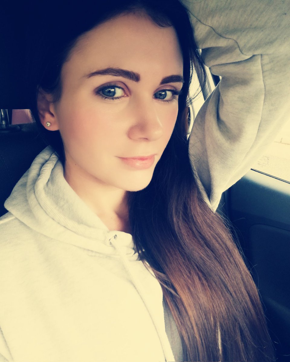 ItBekky's tweet photo. #selfie #photography #longhair #workout #tattoos #tattooedgirls #tracksuit https://t.co/g2EKkUsv2v