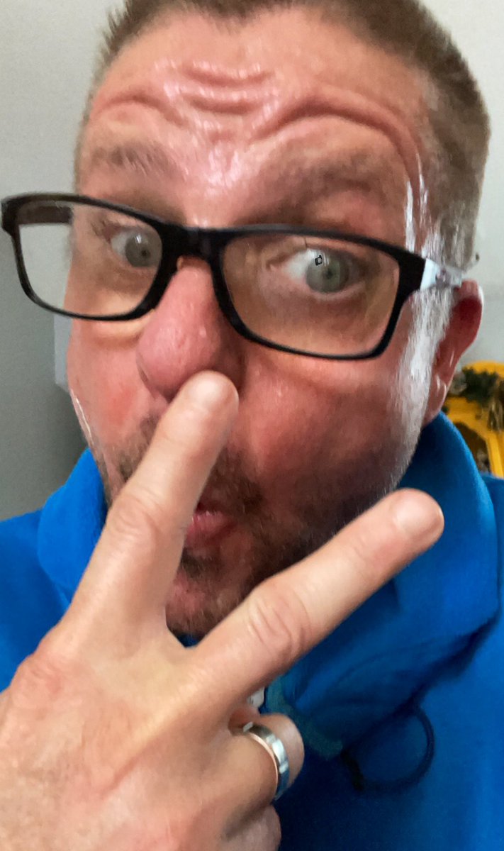 Burkeeboy's tweet photo. Todays run puts me at 2141km for the year.  259kms to go. (Set a goal of 2400km for the year).  Needed this run.  My anxiety has been getting the better of me lately.  Feelin’ better.  Bring on the day.  #TuesdayMotivaton #yegvirtualrunningclub #atalbert #runchat #yeg https://t.co/NYGqcjDEEq