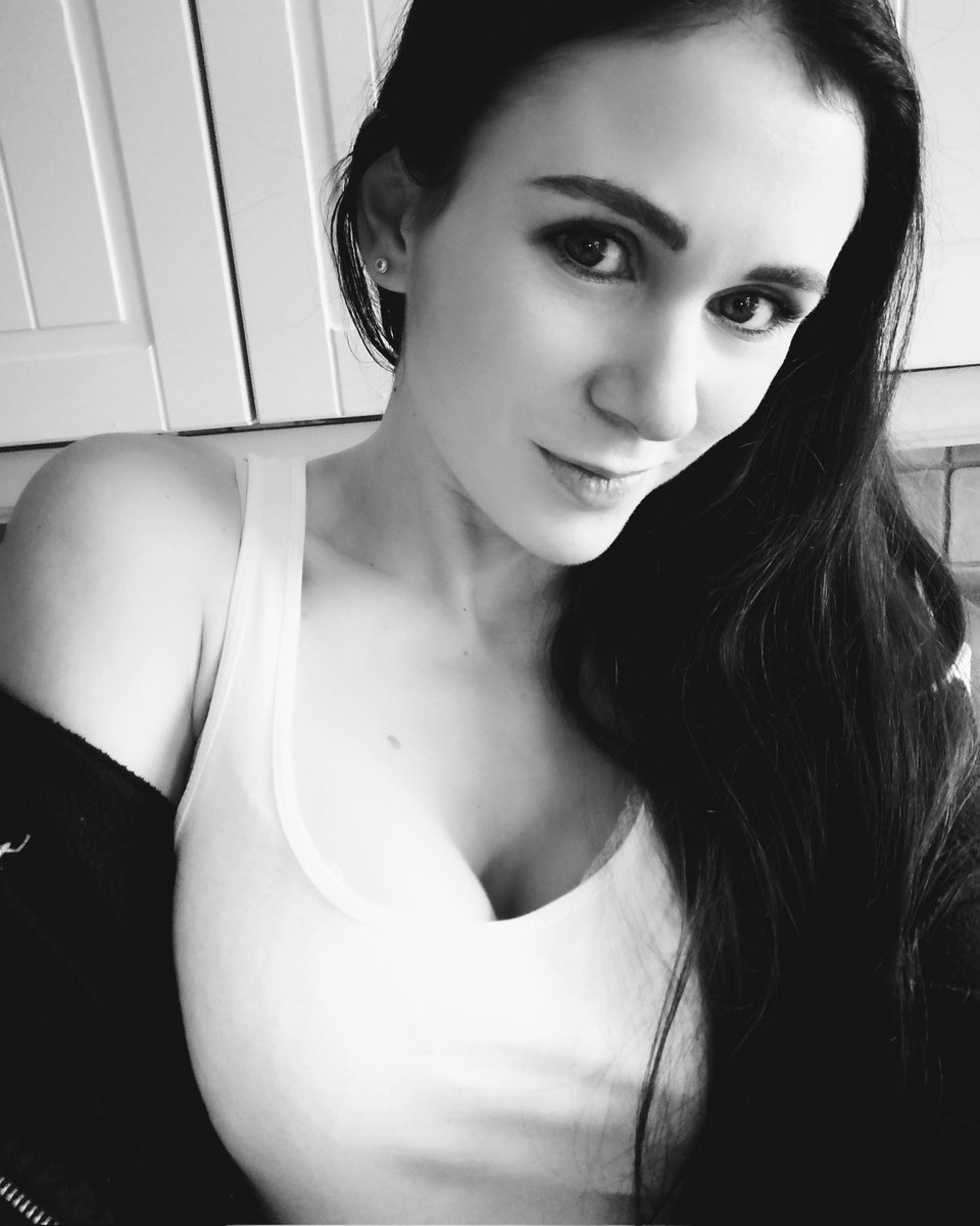ItBekky's tweet photo. #selfie #photography #longhair #tattoos #tattooedgirls https://t.co/hOLhaNkDBu