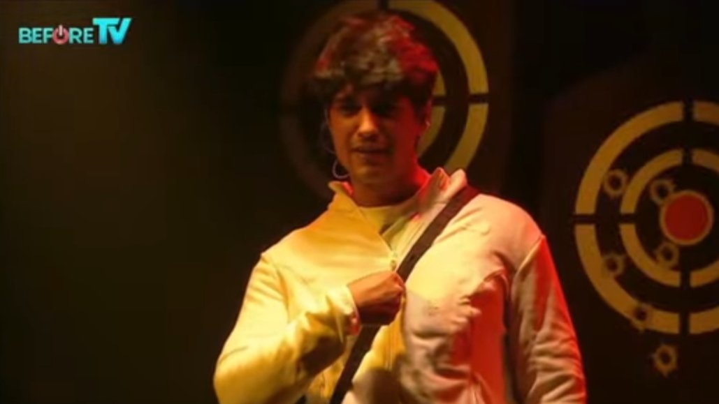 VikasKu0709's tweet photo. Sab ke nishane ek hi jagah kaise ?? Dekh rahe ho Vinod @EklavyaStudios
#BiggBoss #Biggboss16 #ShivThakare𓃵 #PriyankaChaharChoudhary𓃵 #AbduRozik𓃵 https://t.co/dVAJUPaD5D