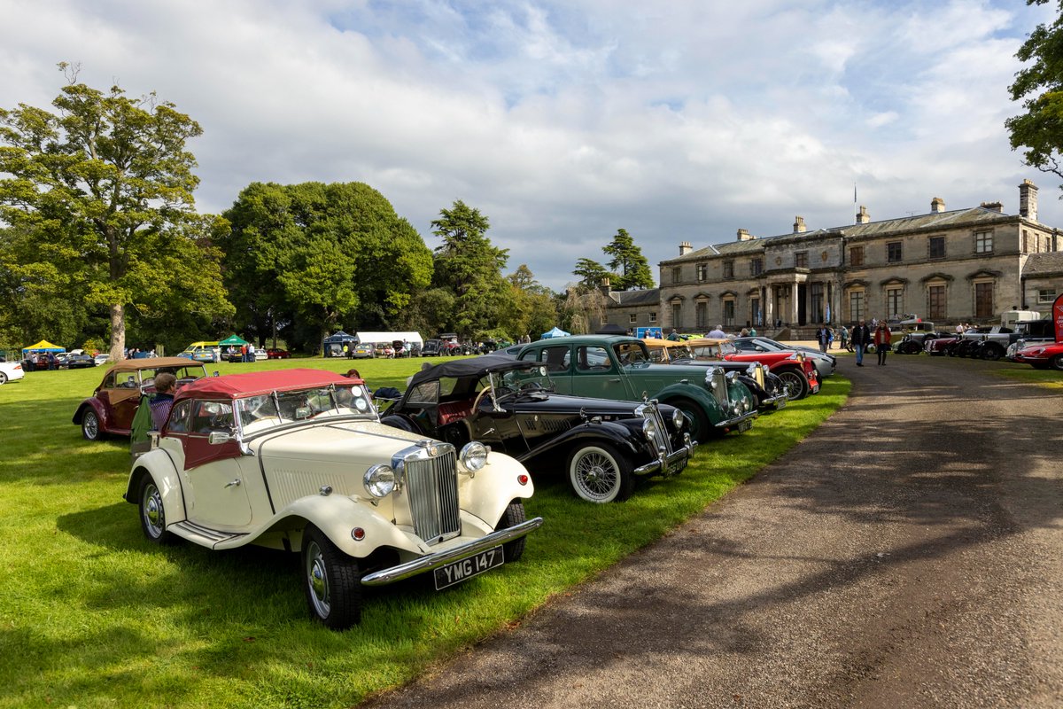 BroomhallHouse's tweet image. The annual #ScottishTorqueShow fundraiser at Broomhall House, hosted by the @RAFBF  &amp;amp; Driving Scotland, included a flight simulator, a #TornadoJet cockpit &amp;amp; a 1940s musical performance by the McAndrews Sisters. Read more here: bit.ly/3tXKMQl