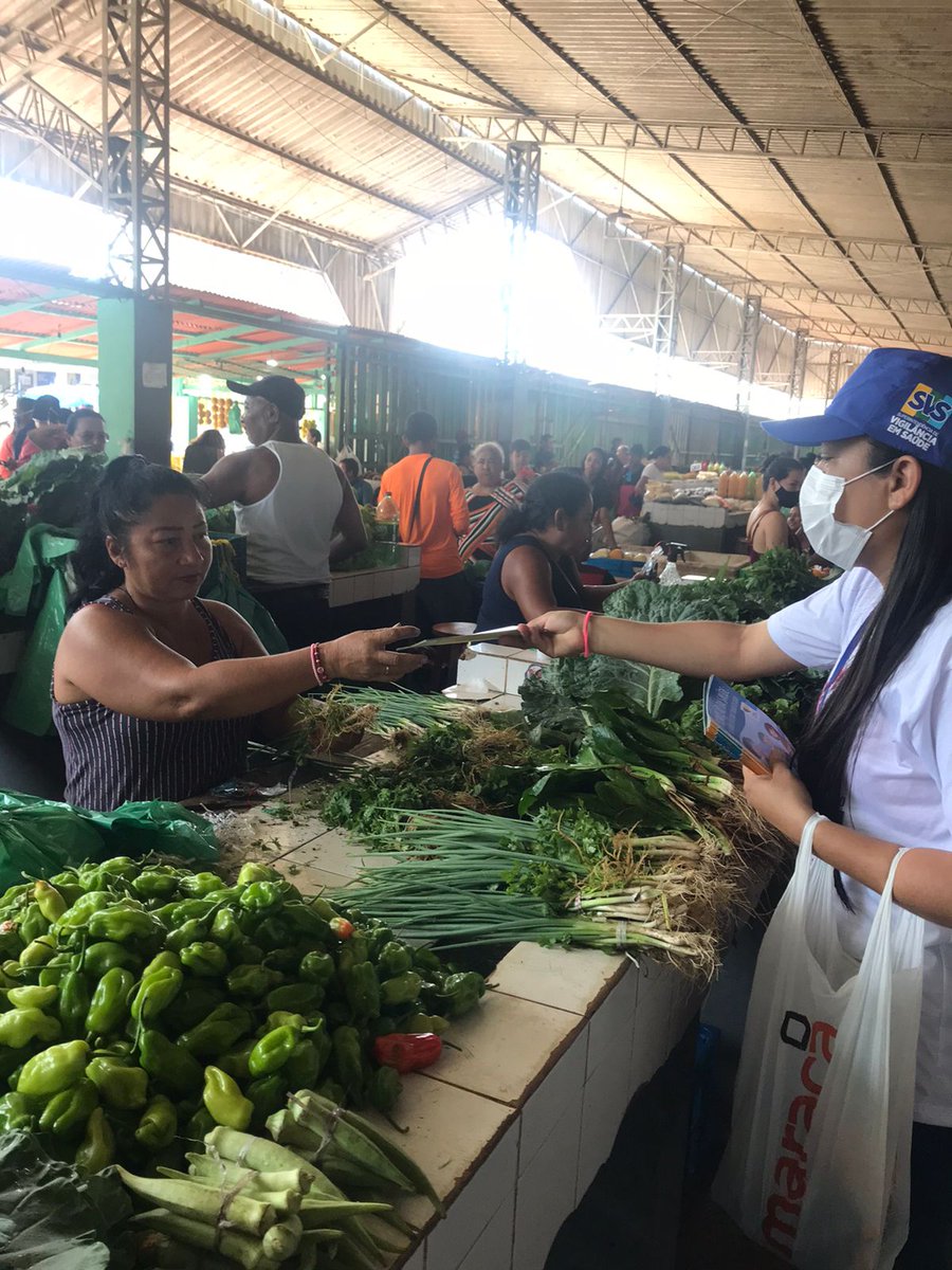 ap_svs's tweet photo. Nesta manhã levamos conscientização, orientação e distribuição de preservativos masculinos para a população na feira popular do Buritizal , conhecida como feira maluca.
Compartilhando a mensagem que homem também tem que se cuidar e manter a saúde em dia. https://t.co/uC8ksWgmz3
