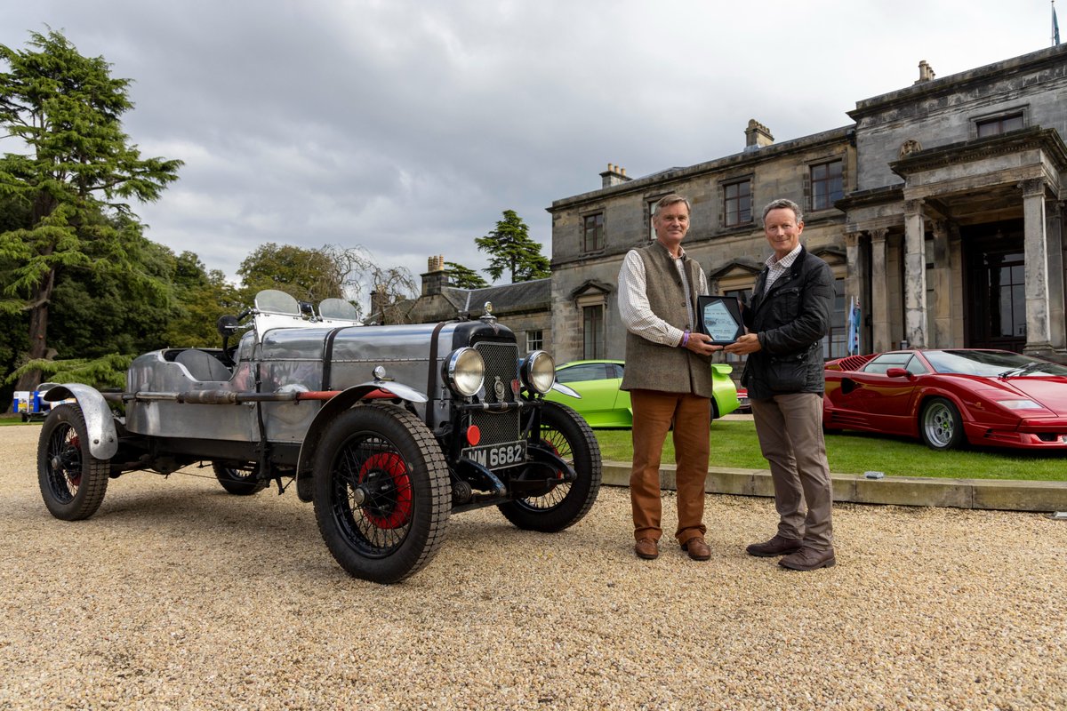 BroomhallHouse's tweet image. The annual #ScottishTorqueShow fundraiser at Broomhall House, hosted by the @RAFBF  &amp;amp; Driving Scotland, included a flight simulator, a #TornadoJet cockpit &amp;amp; a 1940s musical performance by the McAndrews Sisters. Read more here: bit.ly/3tXKMQl