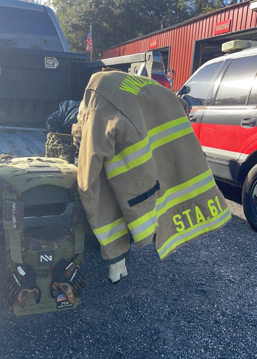 mxg4653's tweet photo. got to work today ,was tired and didn’t want to do anything. so guess what i did put on a weight vest and put in work cuz like @Cobratate said we do it cuz it’s what we have to do not cuz we want to https://t.co/PkXvt4rYcV