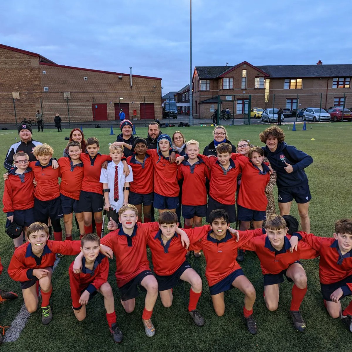 AudenshawSchool's tweet photo. Y7 (and parents) enjoyed a good win against Bury GS tonight. Most impressive was how they played as a team and moved the ball!

A great team performance from some terrific young men. 

#CarpeDiem 

🔴⚪🏉 https://t.co/N8ntmt7g1d