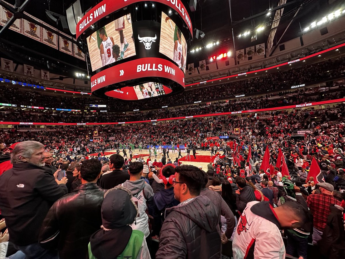 ah1106_GLM's tweet photo. Bulls win!!! Awesome time at the united center! (Again 😎)
@shawnglinski @BrianWest_GLM @lagacemc1 @JoelTrussoni  #teamfusion #makingwaves @UnitedCenter https://t.co/nUF2O72YcG