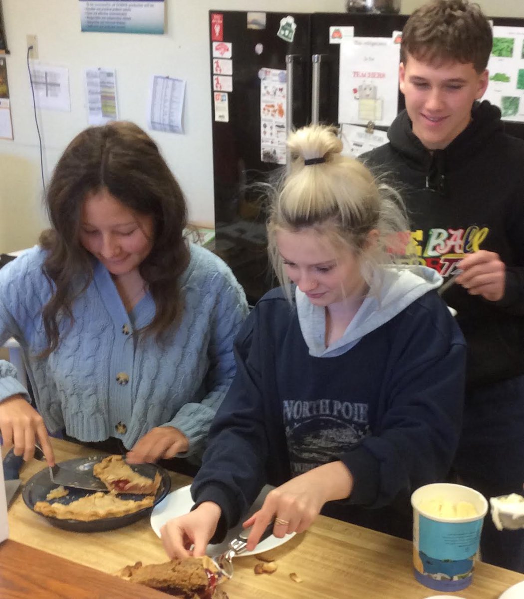 aznash13's tweet photo. Pies#culinaryarts1students #OOBshcools https://t.co/tZmyYy4rlW