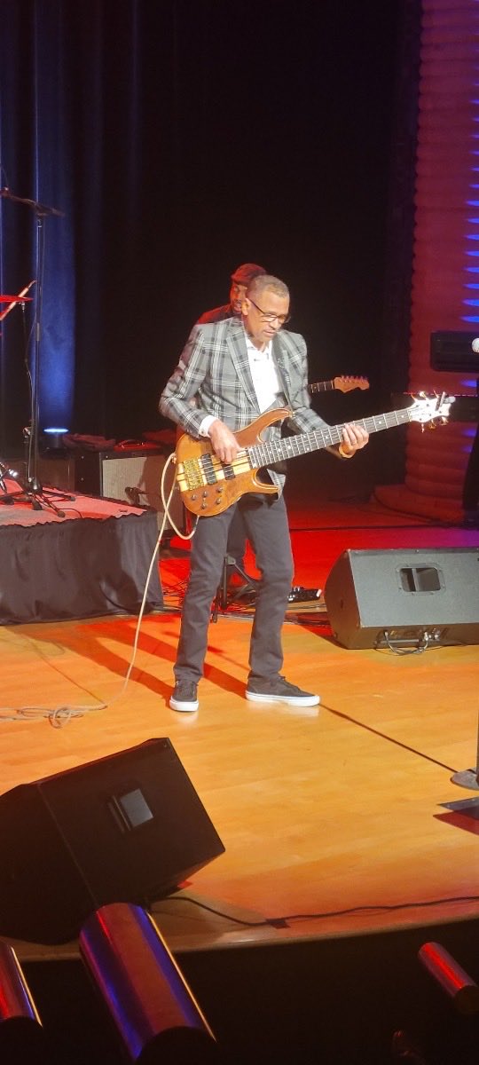 alturnermusic's tweet photo. Thank You Detroit🙏🏾
It is with great Humility, that I extend a Heartfelt Thank You to all those who came out Saturday night to help us Celebrate our show in Detroit🙏🏾 Having my parents, my siblings, aunts, cousins, family, friends and fans in the house was “Simply Amazing”🙏🏾❤️🎶 https://t.co/sjmDzAN0Tj