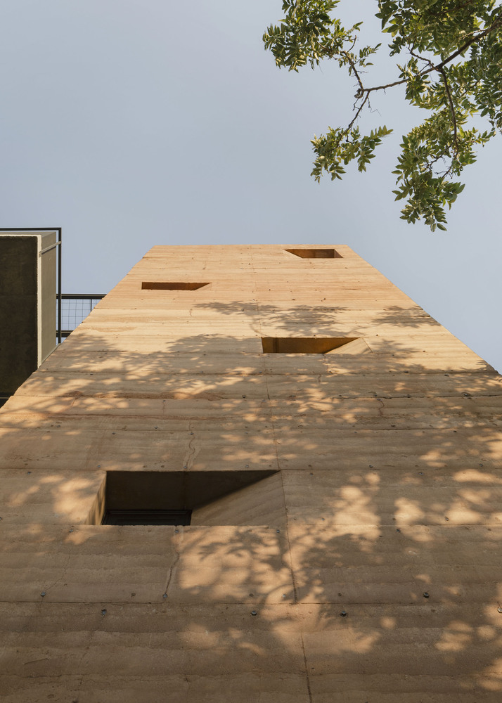 hyperFEDEX's tweet photo. El arquitecto paraguayo José Cubilla resultó ganador del premio panamericano "Vivienda Multifamiliar" en la Bienal de Arquitectura de Quito 2022 por el trabajo hecho en el "Edificio Valois" que está ubicado en el barrio Las Marcedes. 

#ArquitecturaParaguaya https://t.co/8sG1c7DxFi
