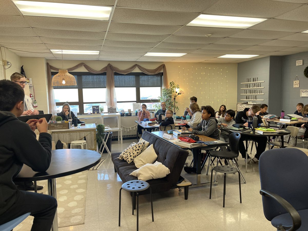 Outsiders court case in <a href="/MsLester105/">Meghan Lester</a> advanced ELA class.  Special thanks to the jury members who helped us out! #ridgechampions #WEareLakota