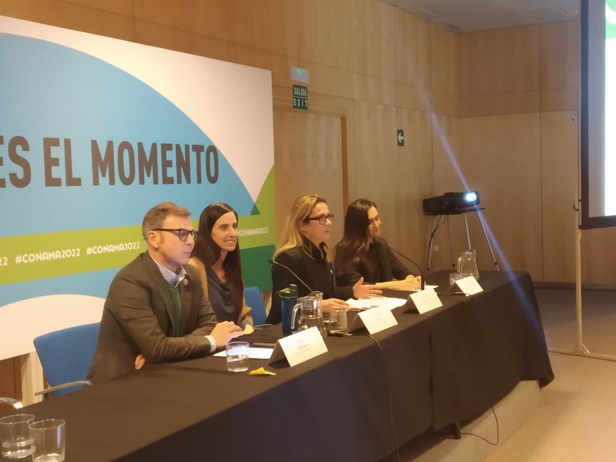 Tercera y última mesa del día, experiencias de digitalización con Arancha Mañas pta de <a href="/aproema/">aproema</a>, Alejo Calatayud de <a href="/revertia/">revertia</a>, <a href="/laurarodal_/">Laura.</a> de @humara_waste y Patricia Astrain de <a href="/recircular_net/">recircular</a>