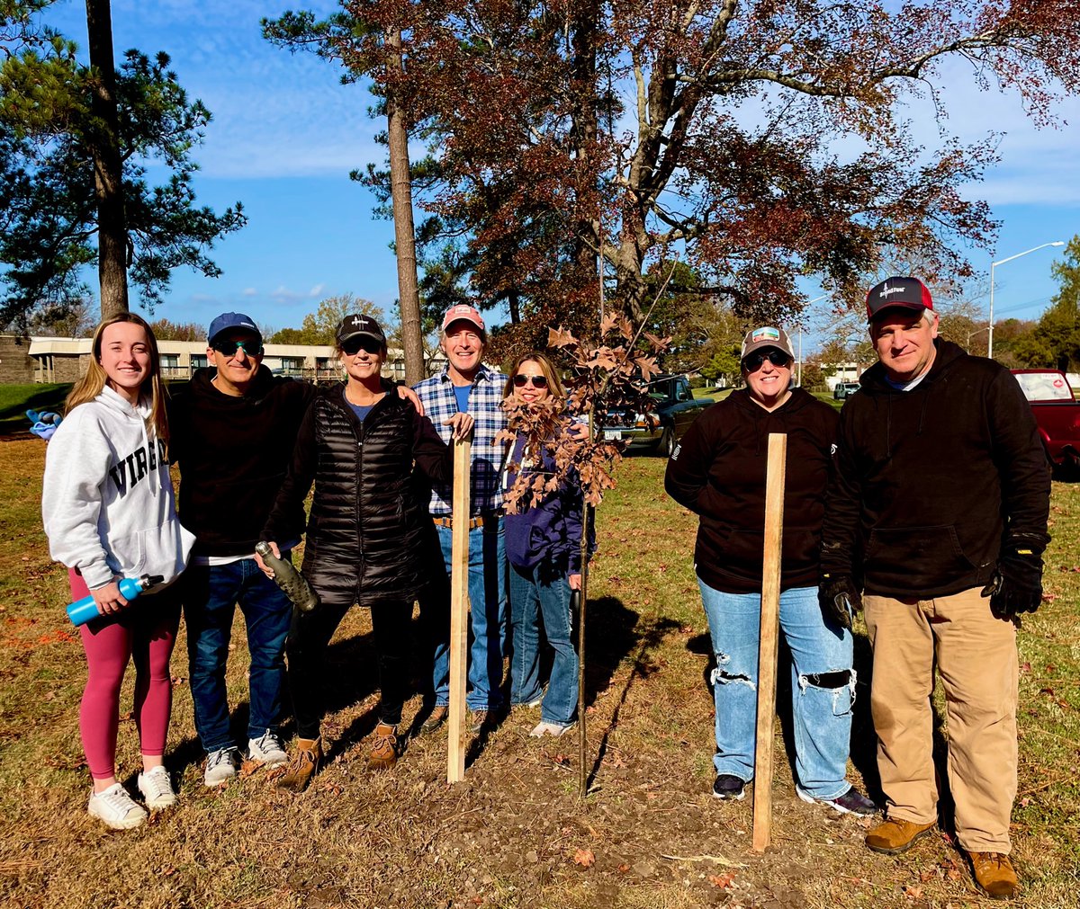 BrandFuel's tweet photo. Our Va Beach team helped Lynnhaven River NOW @lrnow, a grassroots environmental nonprofit, restore and protect the #VirginiaBeach waterways through a day of planting 292 trees! #ReciprocityRoad #BrandGood https://t.co/bnnzSueRAf