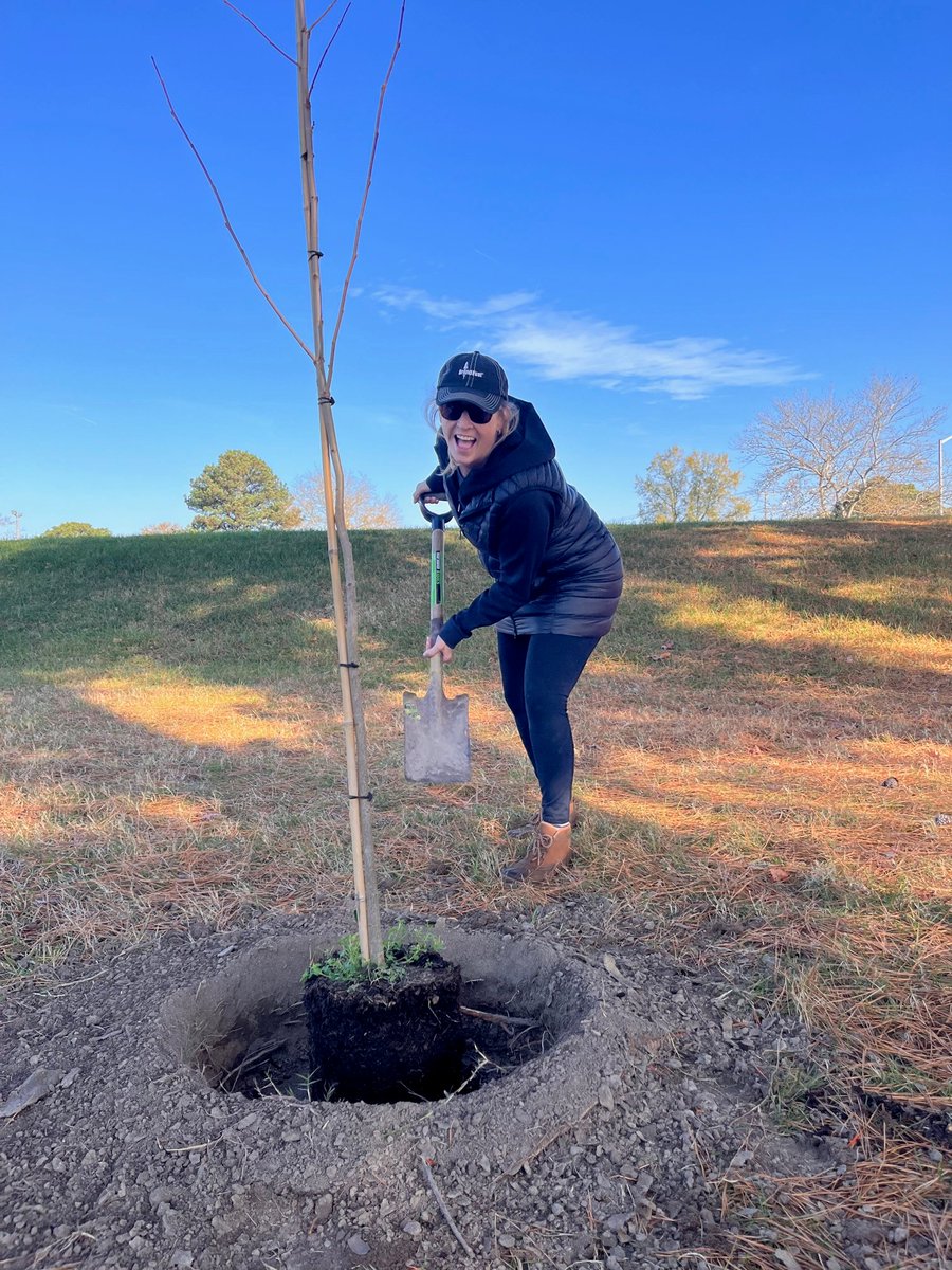 BrandFuel's tweet photo. Our Va Beach team helped Lynnhaven River NOW @lrnow, a grassroots environmental nonprofit, restore and protect the #VirginiaBeach waterways through a day of planting 292 trees! #ReciprocityRoad #BrandGood https://t.co/bnnzSueRAf