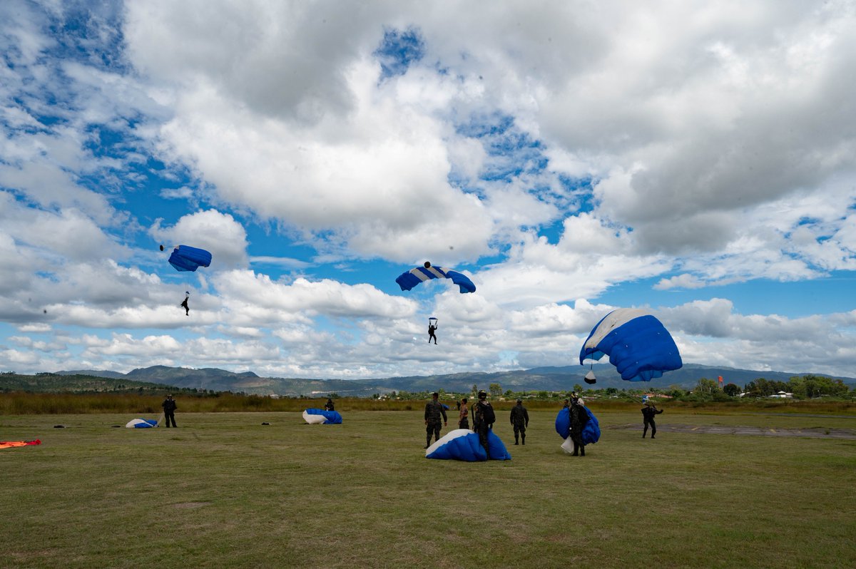 The 1-228 Aviation Regiment assisted the 7th Special Forces Group in conducting Free-fall Paradrop training with Brigada de Fuerzas Especiales to evaluate the capabilities of partner forces. 

That's what we call #partnershelpingpartners !