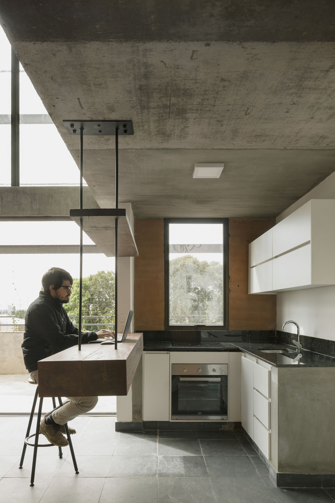 hyperFEDEX's tweet photo. El arquitecto paraguayo José Cubilla resultó ganador del premio panamericano "Vivienda Multifamiliar" en la Bienal de Arquitectura de Quito 2022 por el trabajo hecho en el "Edificio Valois" que está ubicado en el barrio Las Marcedes. 

#ArquitecturaParaguaya https://t.co/8sG1c7DxFi