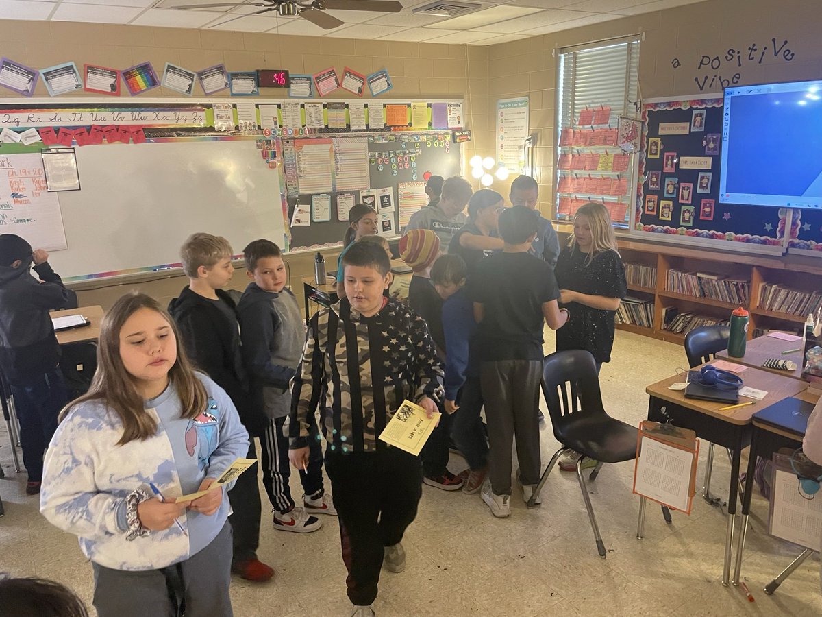 HydeFive5's tweet photo. We formed a #humantimeline for the most important events during the #CivilWar &amp; #ReconstructionEra! These kids did amazing in room 22 ❤️ https://t.co/3csSCOSN3t