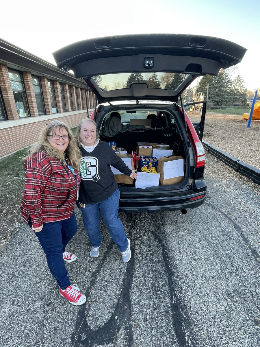 Annual Gavin Education Association food drive delivery day!  Love giving back to the families in my district. <a href="/ieanea/">Illinois Education Association</a> <a href="/GavinSD37/">Gavin District 37</a> #strongerunited