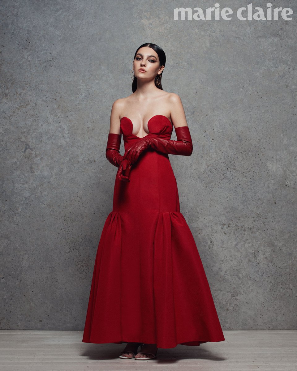 marieclaireuk's tweet image. ‘I remember thinking ‘oh I get it now.’ There’s so much more to ‘fantasy.’ It’s grounded, truthful and honest.’ @theemilycarey from #HouseofTheDragon of our #WomenInFantasy special, spotlighting the rising talent of the fantasy genre. 

Read more &amp;gt; trib.al/MuFFeTC